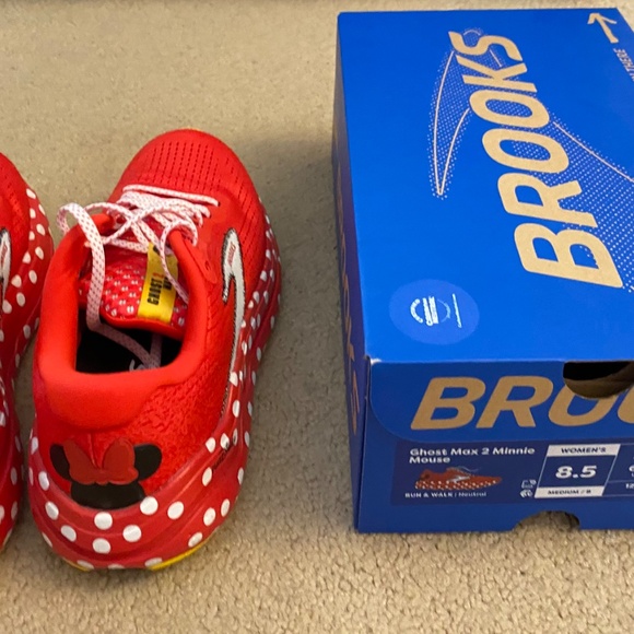 Brooks Disney Ghost Max 2 Minnie Mouse shoes Size 8.5 - Picture 2 of 8